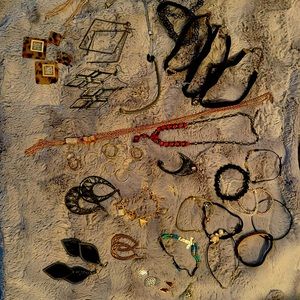 Are multiple necklaces, rings, bracelets, and earrings. Selling as a bundle.